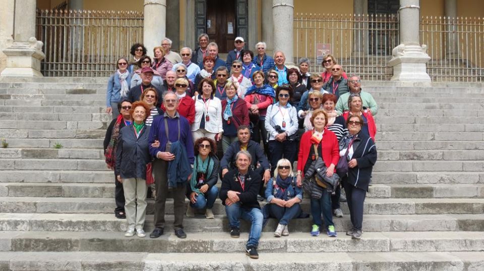 foto di gruppo di un bel viaggio nella Riviera di Ulisse, tra storia e arte